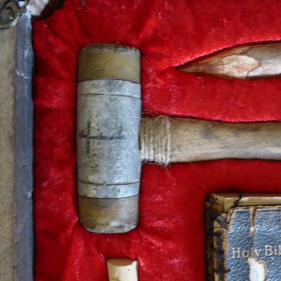 OOAK NEW HORROR VAMPIRE DRACULA KILLING SLAYING KIT PROP SUITCASE GAFF ODDITY - Picture 4 of 15